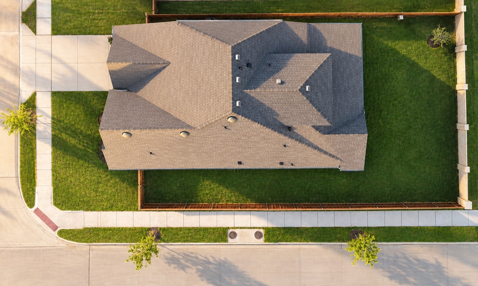 Aerial photo of the yard in Southwest Fort Worth, Texas. The numbered callouts match the Plant list.
